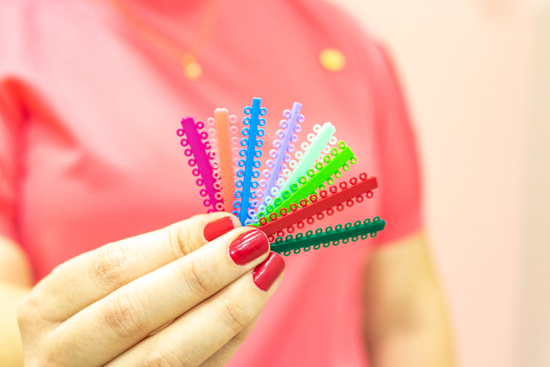 Ligaduras de colores para brackets en BorDent Odontología